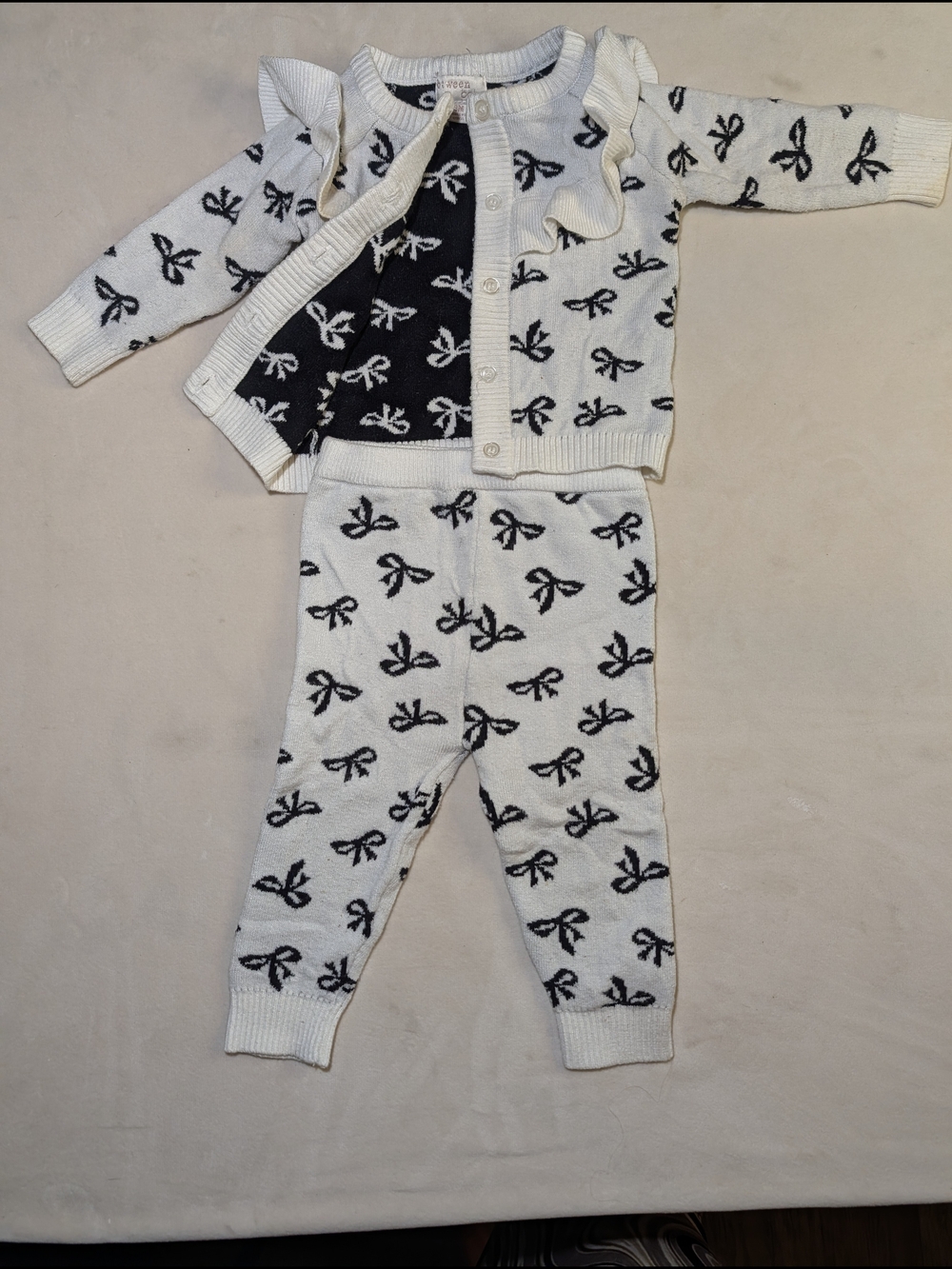 Girls Knit Bow 2piece Set - White and Black